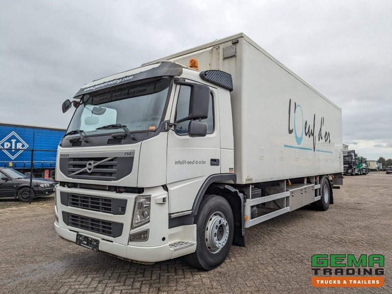 Volvo FM330 4x2 Daycab Euro5 KuikenBak 8.2m + Webasto Heater + Dhollandia 2000KG - شاحنة نقل المواشي شاحنة: صور 1 Volvo FM330 4x2 Daycab Euro5 KuikenBak 8.2m + Webasto Heater + Dhollandia 2000KG - شاحنة نقل المواشي شاحنة: صور 1