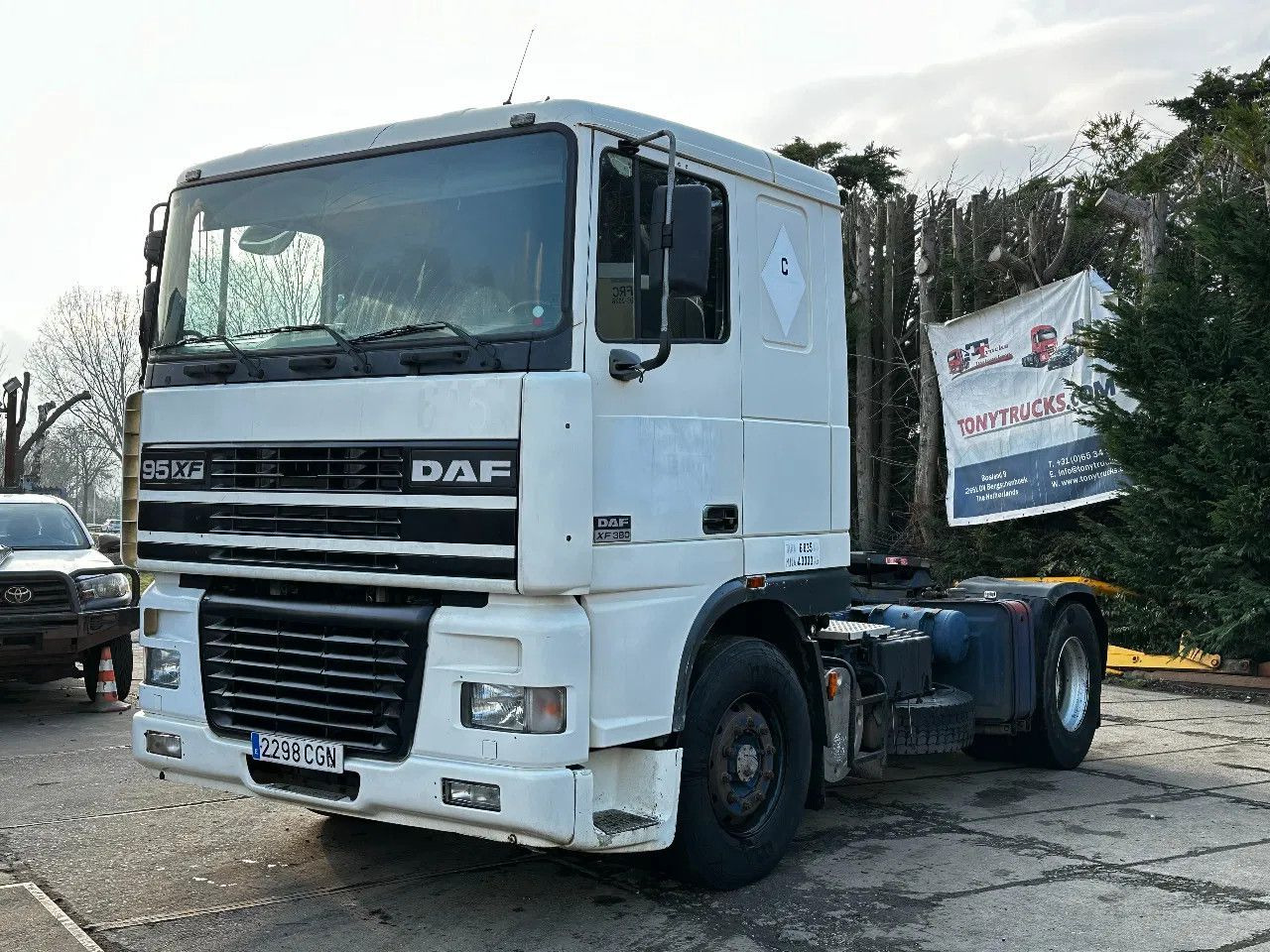 DAF XF 95.380 4X2 Tractor-unit Spring/Air ZF Manual DAF XF 95.380 4X2 Tractor-unit Spring/Air ZF Manual - شاحنة جرار: صور 2 DAF XF 95.380 4X2 Tractor-unit Spring/Air ZF Manual DAF XF 95.380 4X2 Tractor-unit Spring/Air ZF Manual - شاحنة جرار: صور 2