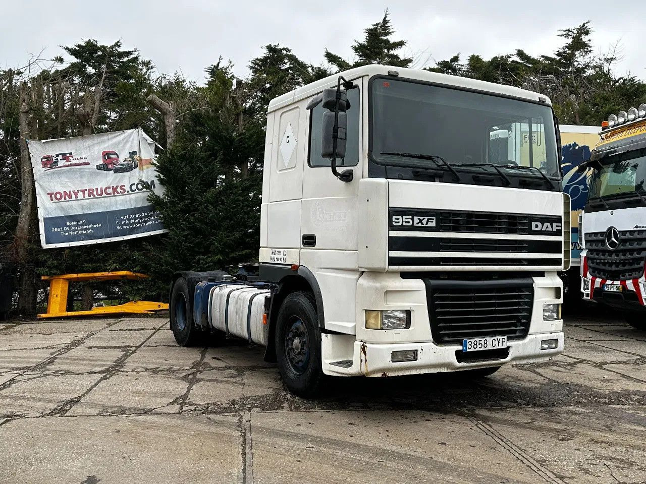 DAF XF 95.380 4X2 Tractor-unit Spring/Air ZF Manual DAF XF 95.380 4X2 Tractor-unit Spring/Air ZF Manual - شاحنة جرار: صور 1 DAF XF 95.380 4X2 Tractor-unit Spring/Air ZF Manual DAF XF 95.380 4X2 Tractor-unit Spring/Air ZF Manual - شاحنة جرار: صور 1