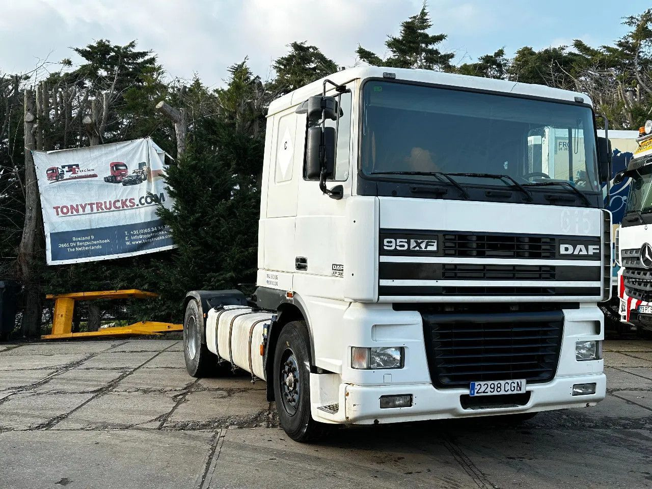 DAF XF 95.380 4X2 Tractor-unit Spring/Air ZF Manual DAF XF 95.380 4X2 Tractor-unit Spring/Air ZF Manual - شاحنة جرار: صور 1 DAF XF 95.380 4X2 Tractor-unit Spring/Air ZF Manual DAF XF 95.380 4X2 Tractor-unit Spring/Air ZF Manual - شاحنة جرار: صور 1