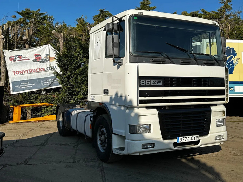 DAF XF 95.380 4X2 Tractor-unit Spring/Air ZF Manual Euro2 PTO - شاحنة جرار: صور 1 DAF XF 95.380 4X2 Tractor-unit Spring/Air ZF Manual Euro2 PTO - شاحنة جرار: صور 1