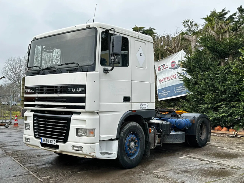 DAF XF 95.380 4X2 Tractor-unit Spring/Air ZF Manual Euro2 PTO - شاحنة جرار: صور 2 DAF XF 95.380 4X2 Tractor-unit Spring/Air ZF Manual Euro2 PTO - شاحنة جرار: صور 2