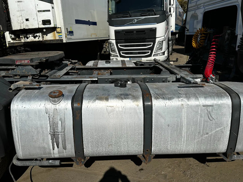 DAF XF 95.480 4X2 Tractor-unit Spring/Air ZF Manual Euro3 Airco - شاحنة جرار: صور 5 DAF XF 95.480 4X2 Tractor-unit Spring/Air ZF Manual Euro3 Airco - شاحنة جرار: صور 5
