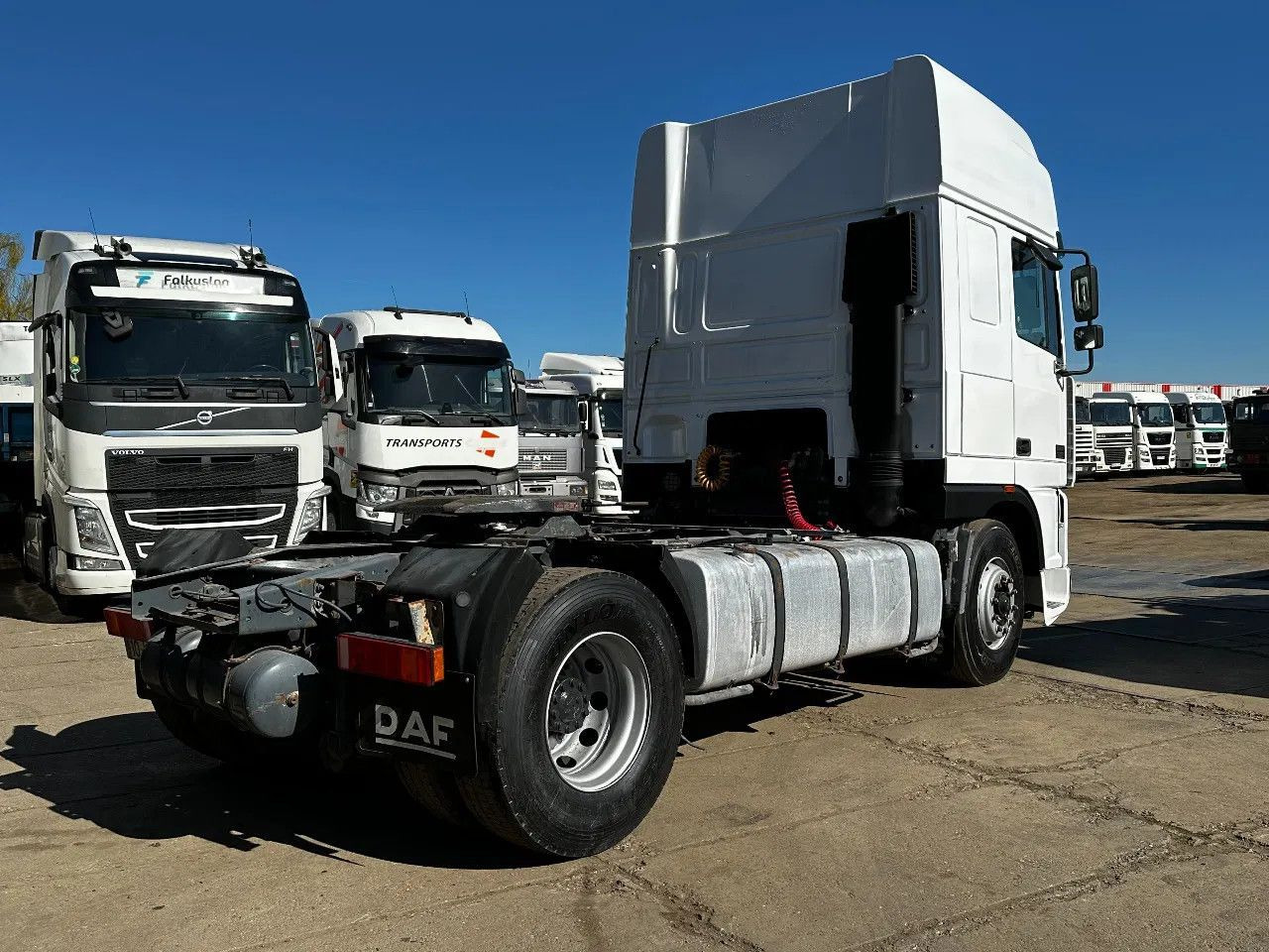 DAF XF 95.480 4X2 Tractor-unit Spring/Air ZF Manual - شاحنة جرار: صور 4 DAF XF 95.480 4X2 Tractor-unit Spring/Air ZF Manual - شاحنة جرار: صور 4