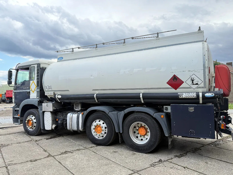 MAN TGA 26.430 6X2 Fuel Tank 21.000L 3 Comp + Pump D20 Engine - شاحنة صهريج, شاحنة كرين: صور 3 MAN TGA 26.430 6X2 Fuel Tank 21.000L 3 Comp + Pump D20 Engine - شاحنة صهريج, شاحنة كرين: صور 3