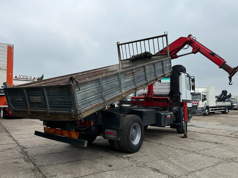 Mercedes-Benz Actros 1831 V6 4X2 Tipper + crane EPS Manual Gearbox 3 peddal - قلابات, شاحنة كرين: صور 4 Mercedes-Benz Actros 1831 V6 4X2 Tipper + crane EPS Manual Gearbox 3 peddal - قلابات, شاحنة كرين: صور 4