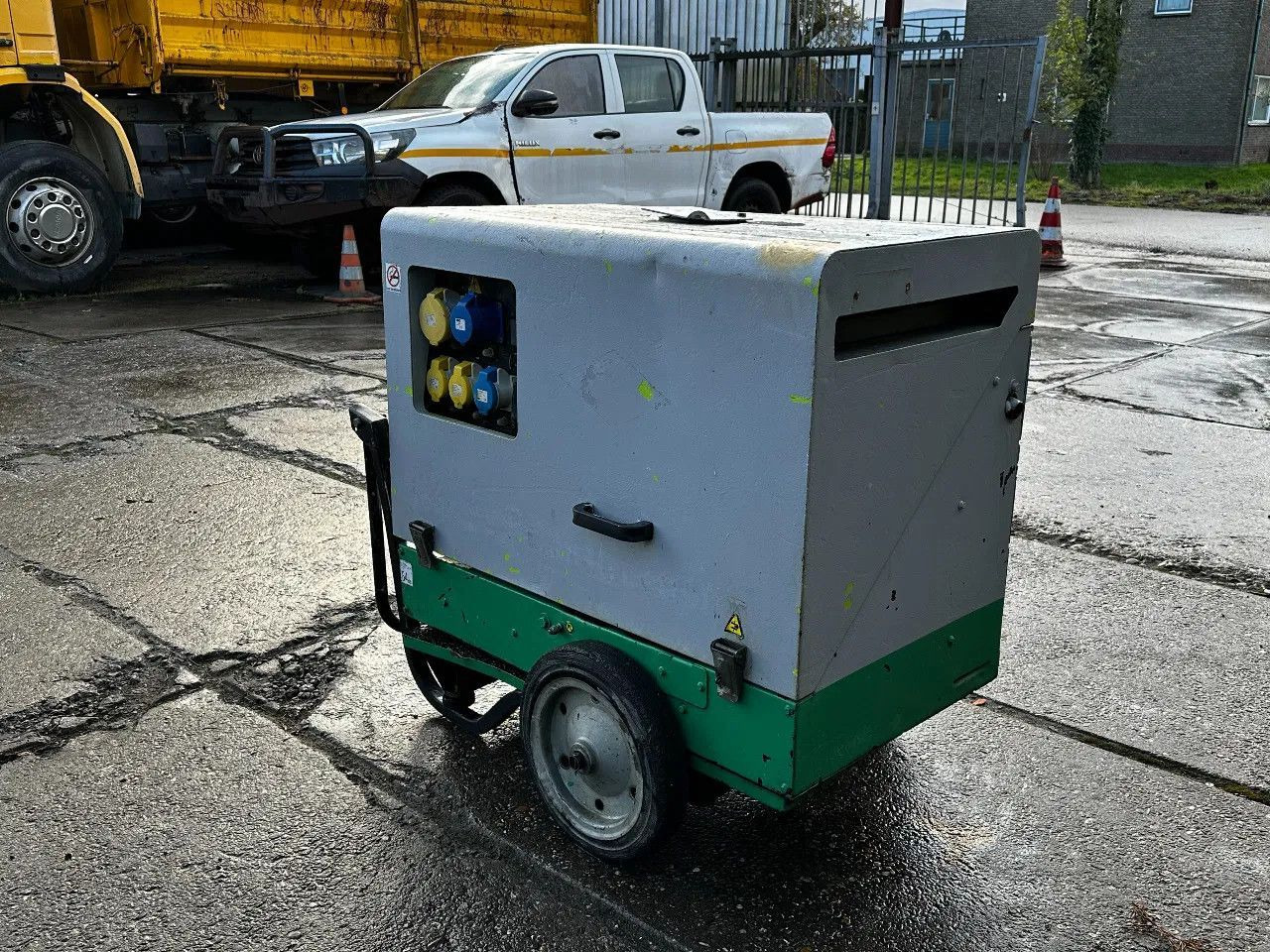 Pramac P6000S2 6KVA Generator Pramac P6000S2 6KVA Generator - مجموعة المولدات: صور 4 Pramac P6000S2 6KVA Generator Pramac P6000S2 6KVA Generator - مجموعة المولدات: صور 4