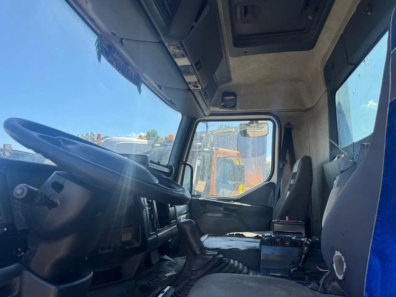 Renault Kerax 340 4X2 Tipper+Crane Spring/Spring Euro2 M - شاحنة جرار: صور 5 Renault Kerax 340 4X2 Tipper+Crane Spring/Spring Euro2 M - شاحنة جرار: صور 5