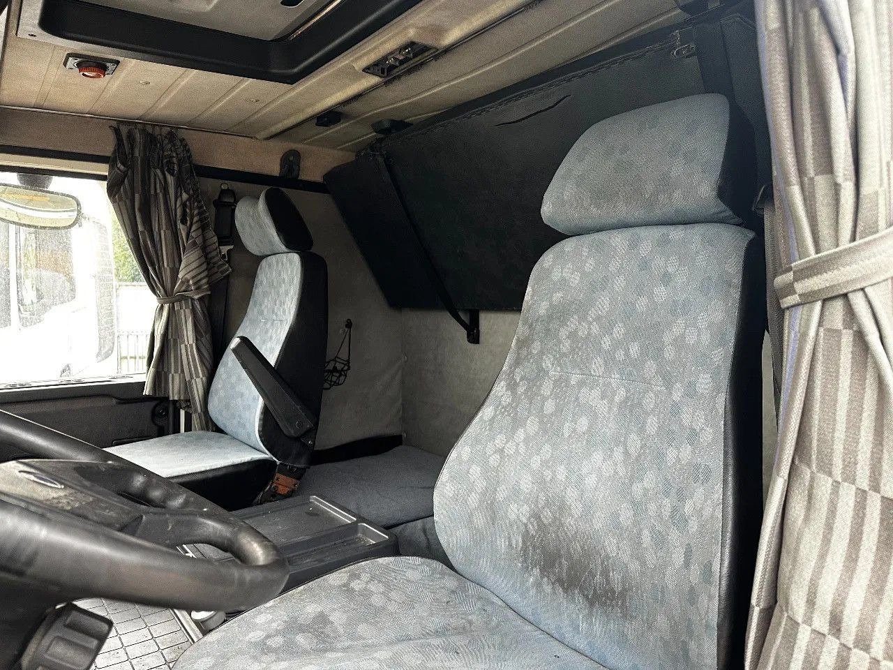 شاحنات مسطحة Scania P113-360 4X2 Platform Manual Gear Retarder Scania P113-360 4X2 Platform Manual Gear Retarder: صور 14