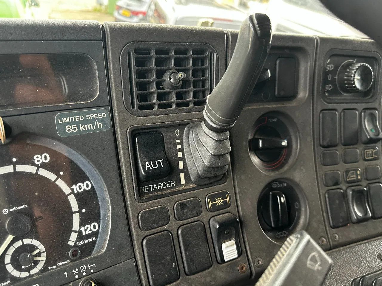 شاحنات مسطحة Scania P113-360 4X2 Platform Manual Gear Retarder Scania P113-360 4X2 Platform Manual Gear Retarder: صور 15
