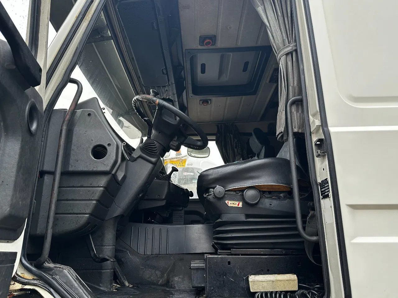 شاحنات مسطحة Scania P113-360 4X2 Platform Manual Gear Retarder Scania P113-360 4X2 Platform Manual Gear Retarder: صور 8