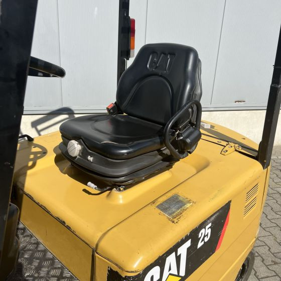 Caterpillar EP25K-PAC - رافعة شوكية كهربائية: صور 5 Caterpillar EP25K-PAC - رافعة شوكية كهربائية: صور 5