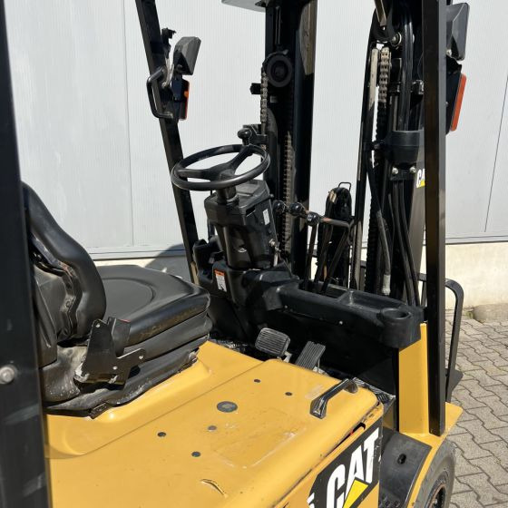 Caterpillar EP25K-PAC - رافعة شوكية كهربائية: صور 3 Caterpillar EP25K-PAC - رافعة شوكية كهربائية: صور 3