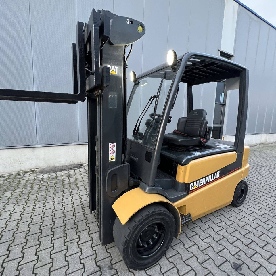Caterpillar EP50 - رافعة شوكية كهربائية: صور 3 Caterpillar EP50 - رافعة شوكية كهربائية: صور 3
