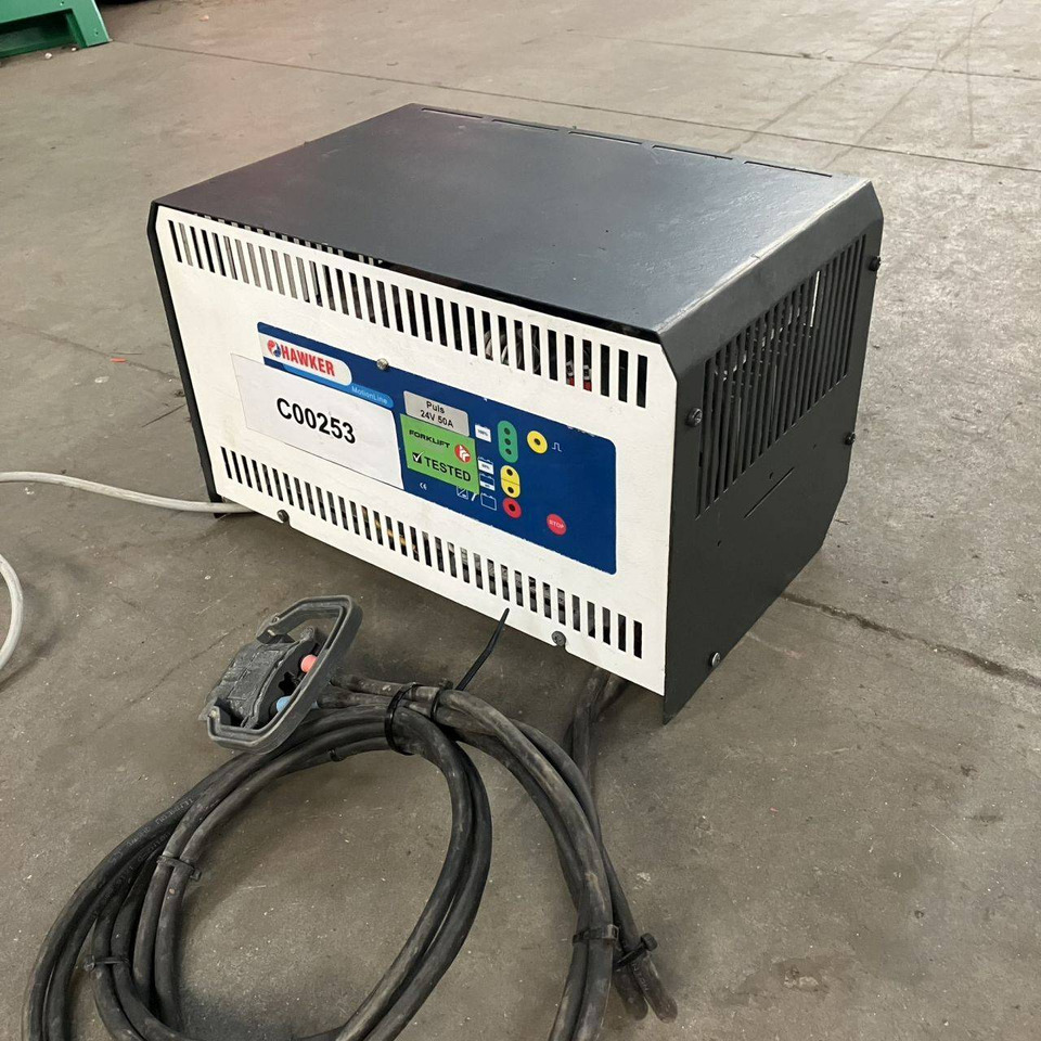Hawker 24V/50A (2) - قطع الغيار - معدات المناولة: صور 1 Hawker 24V/50A (2) - قطع الغيار - معدات المناولة: صور 1