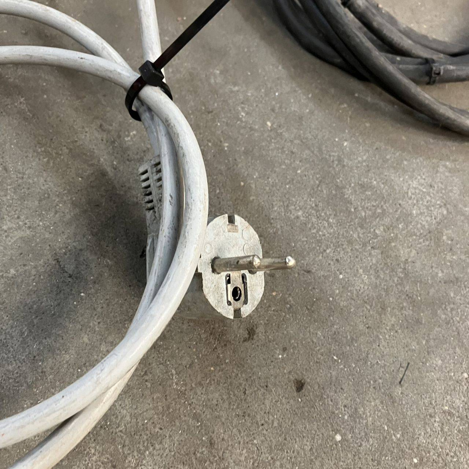 Hawker 24V/50A (2) - قطع الغيار - معدات المناولة: صور 4 Hawker 24V/50A (2) - قطع الغيار - معدات المناولة: صور 4
