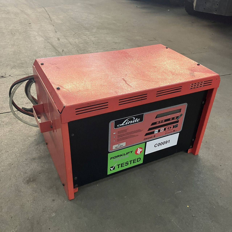 Hawker E 24V / 40A Tronic B - قطع الغيار - معدات المناولة: صور 2 Hawker E 24V / 40A Tronic B - قطع الغيار - معدات المناولة: صور 2