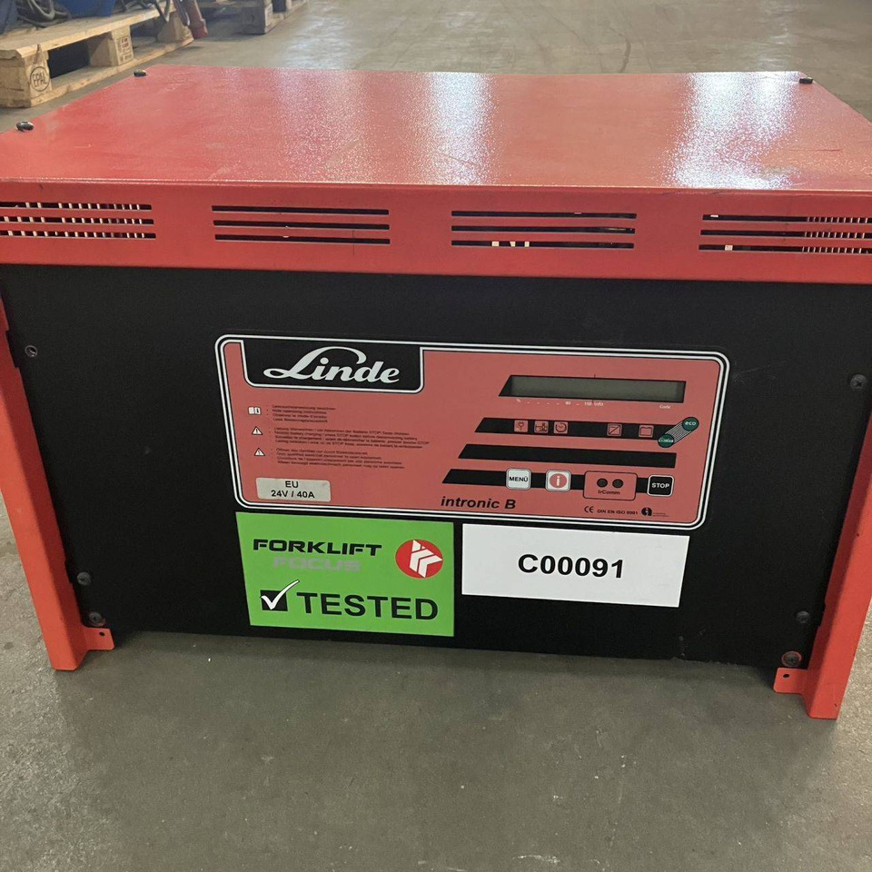 Hawker E 24V / 40A Tronic B - قطع الغيار - معدات المناولة: صور 3 Hawker E 24V / 40A Tronic B - قطع الغيار - معدات المناولة: صور 3