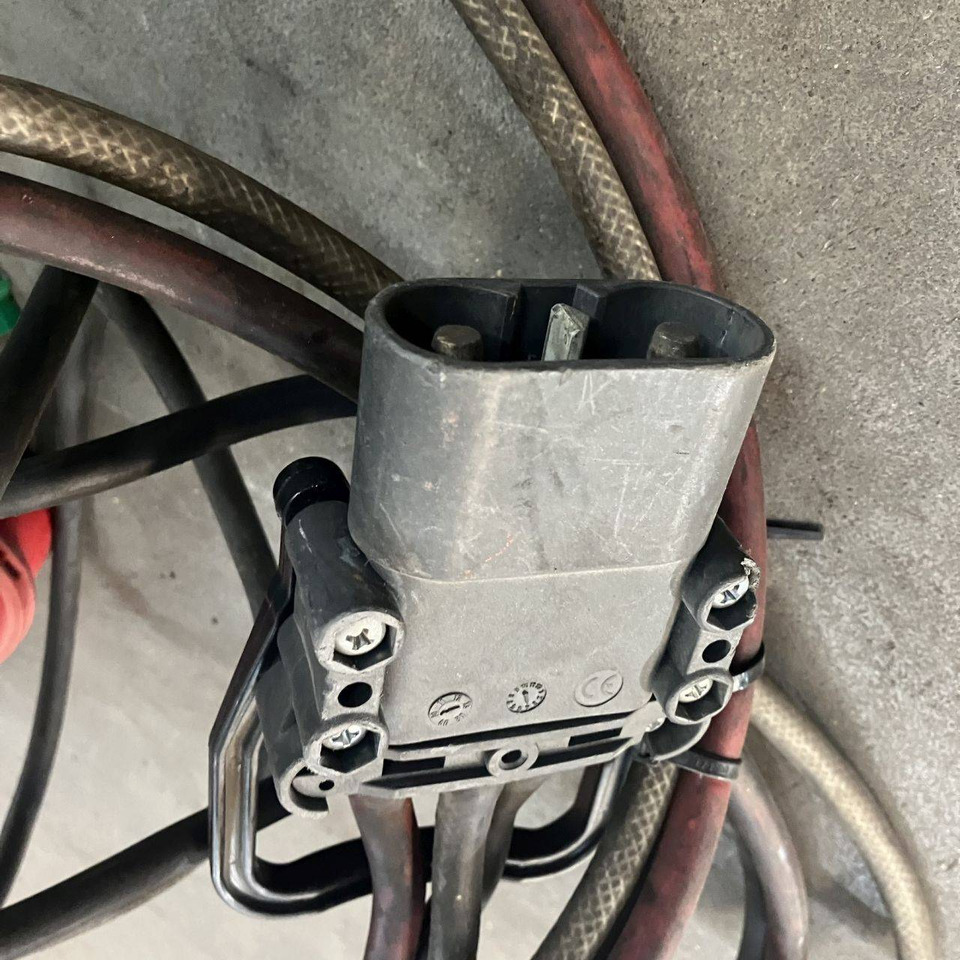 Hoppecke D400 G24/125B-F14HO-HF Trak Air (2) - قطع الغيار - معدات المناولة: صور 4 Hoppecke D400 G24/125B-F14HO-HF Trak Air (2) - قطع الغيار - معدات المناولة: صور 4