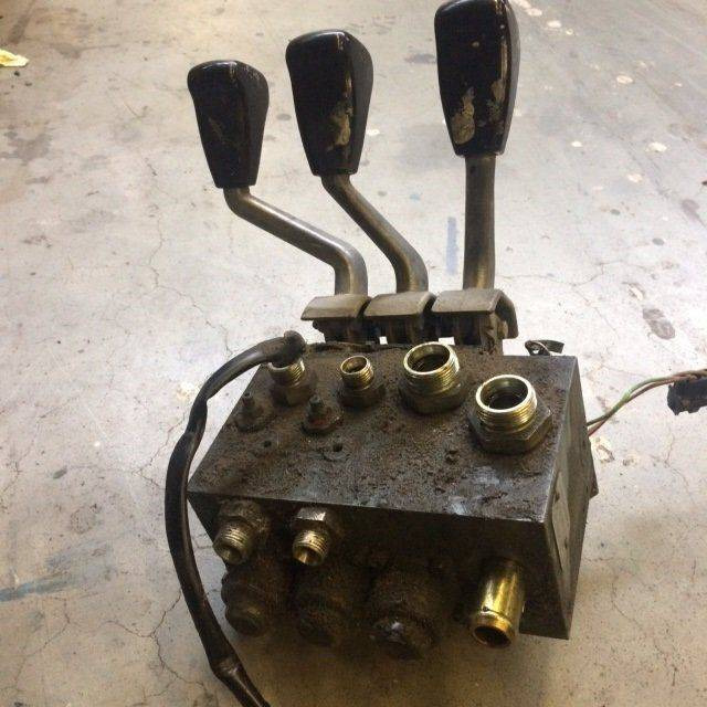 Hydraulic Control valve for Jungheinrich EFG DG 12.5/15B - صمامات هيدروليكية - معدات المناولة: صور 1 Hydraulic Control valve for Jungheinrich EFG DG 12.5/15B - صمامات هيدروليكية - معدات المناولة: صور 1