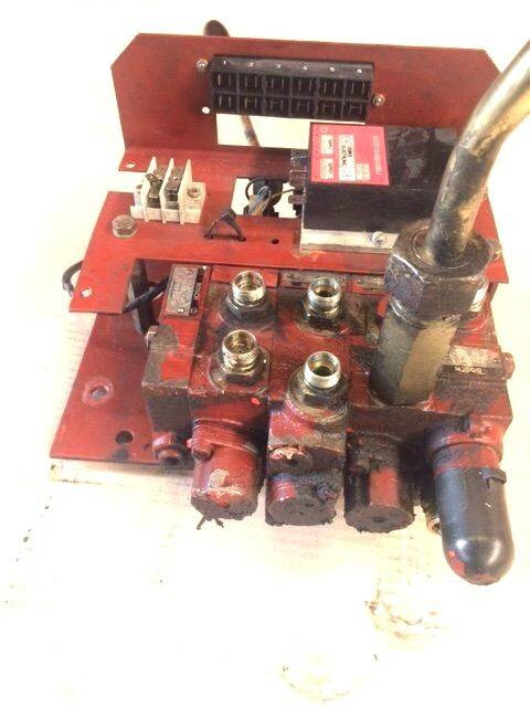 Hydraulic control valve for Linde E15, Series 324 - صمامات هيدروليكية - معدات المناولة: صور 1 Hydraulic control valve for Linde E15, Series 324 - صمامات هيدروليكية - معدات المناولة: صور 1