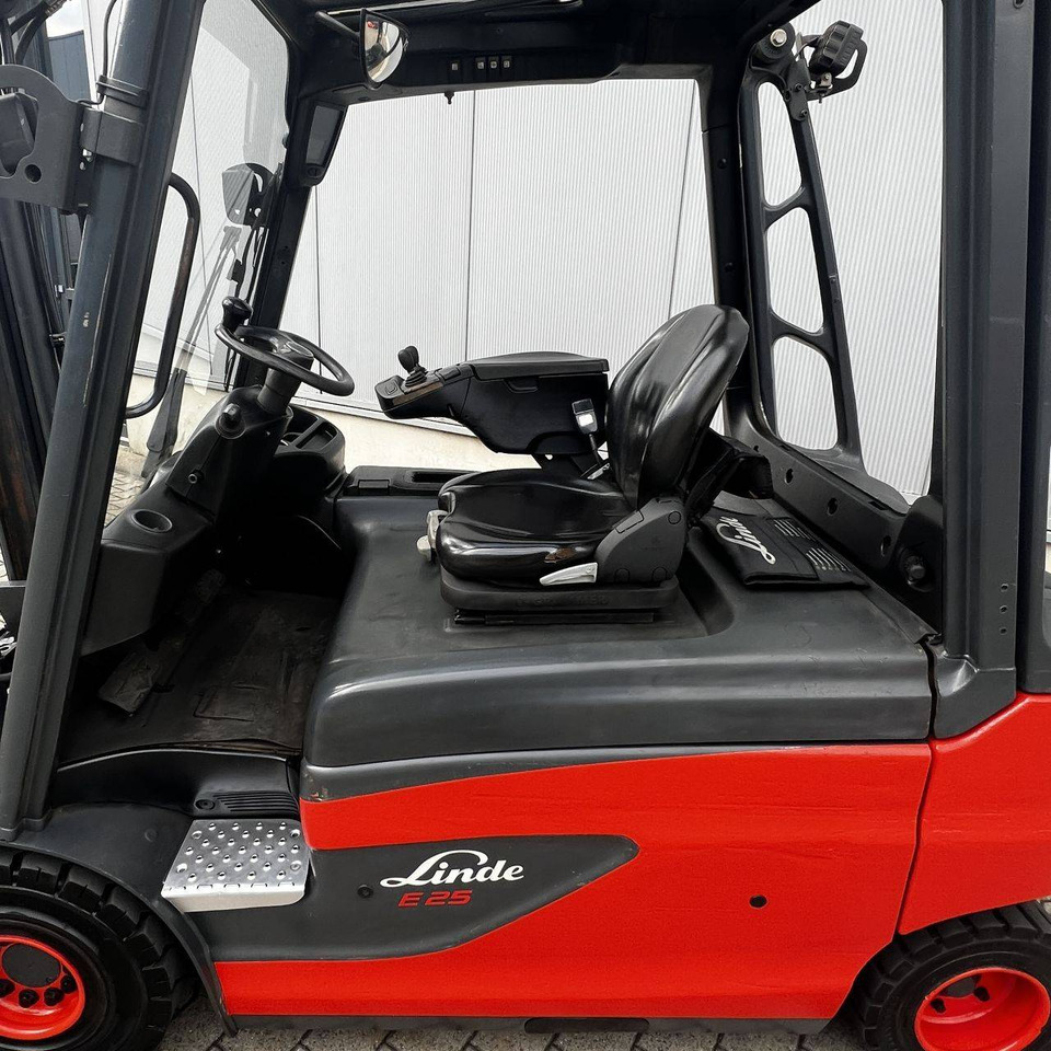 Linde E25L (387) - رافعة شوكية كهربائية: صور 4 Linde E25L (387) - رافعة شوكية كهربائية: صور 4