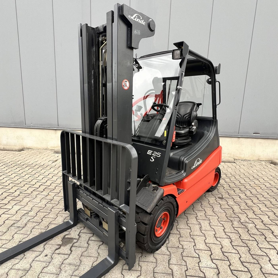 Linde E25S (336-03) - رافعة شوكية كهربائية: صور 1 Linde E25S (336-03) - رافعة شوكية كهربائية: صور 1