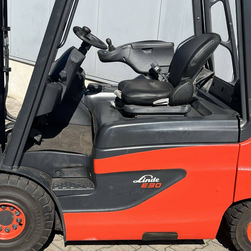 Linde E30 (387) - رافعة شوكية كهربائية: صور 4 Linde E30 (387) - رافعة شوكية كهربائية: صور 4