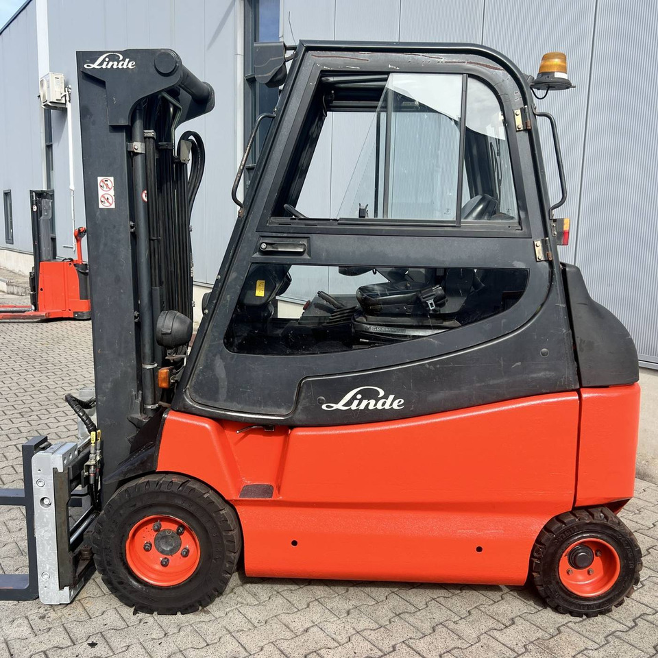Linde E30-600S (336-03) - رافعة شوكية كهربائية: صور 2 Linde E30-600S (336-03) - رافعة شوكية كهربائية: صور 2