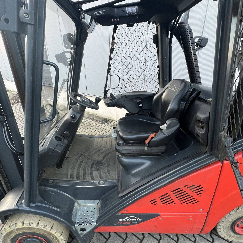 Linde H25T-02 (392) EVO - رافعة شوكية تعمل بالغاز: صور 4 Linde H25T-02 (392) EVO - رافعة شوكية تعمل بالغاز: صور 4