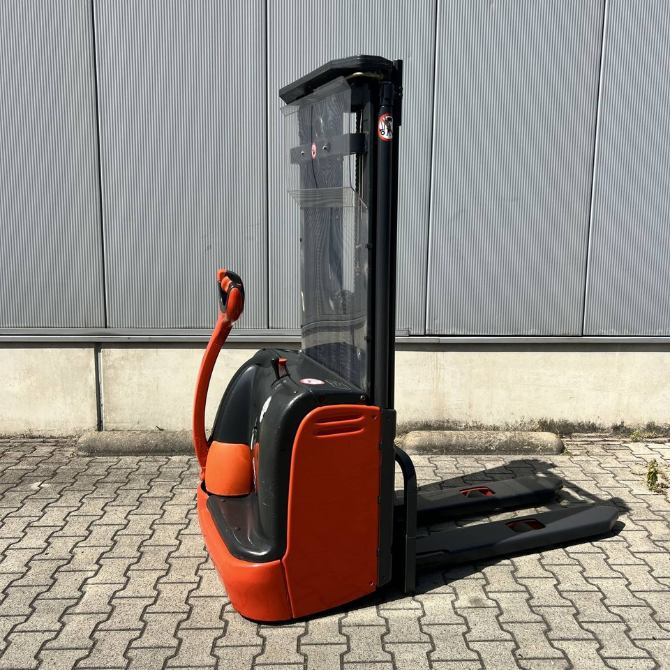 Linde L12 (379) - معدات تكديس: صور 1 Linde L12 (379) - معدات تكديس: صور 1