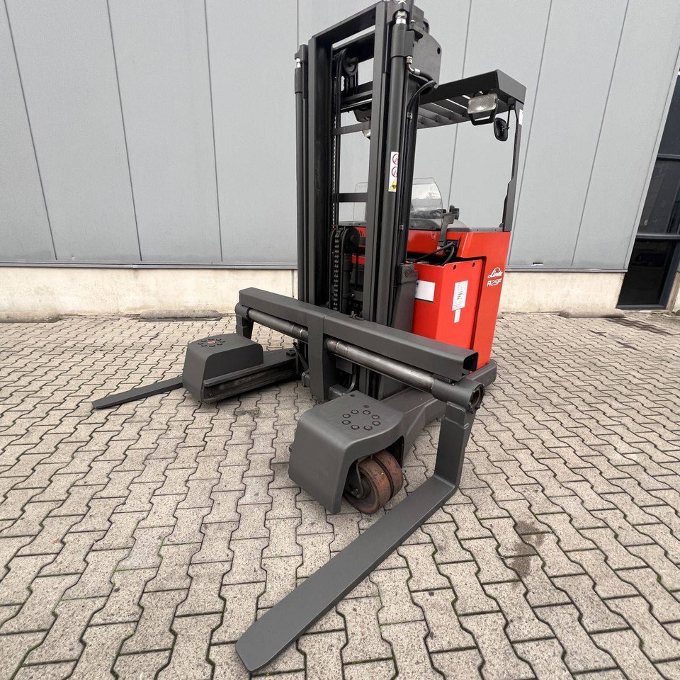 Linde R25F - شاحنة المناولة رباعية الاتجاهات: صور 4 Linde R25F - شاحنة المناولة رباعية الاتجاهات: صور 4