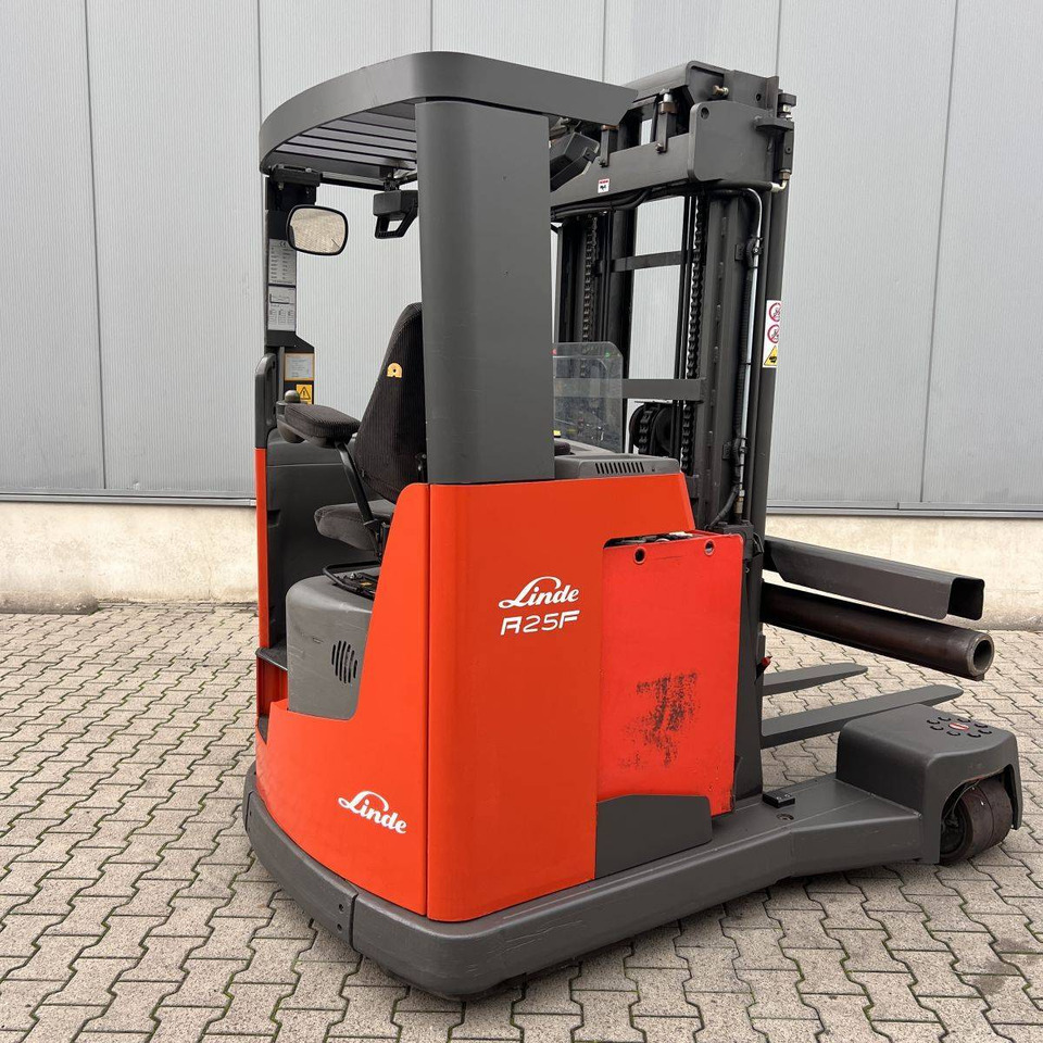 Linde R25F - شاحنة المناولة رباعية الاتجاهات: صور 2 Linde R25F - شاحنة المناولة رباعية الاتجاهات: صور 2