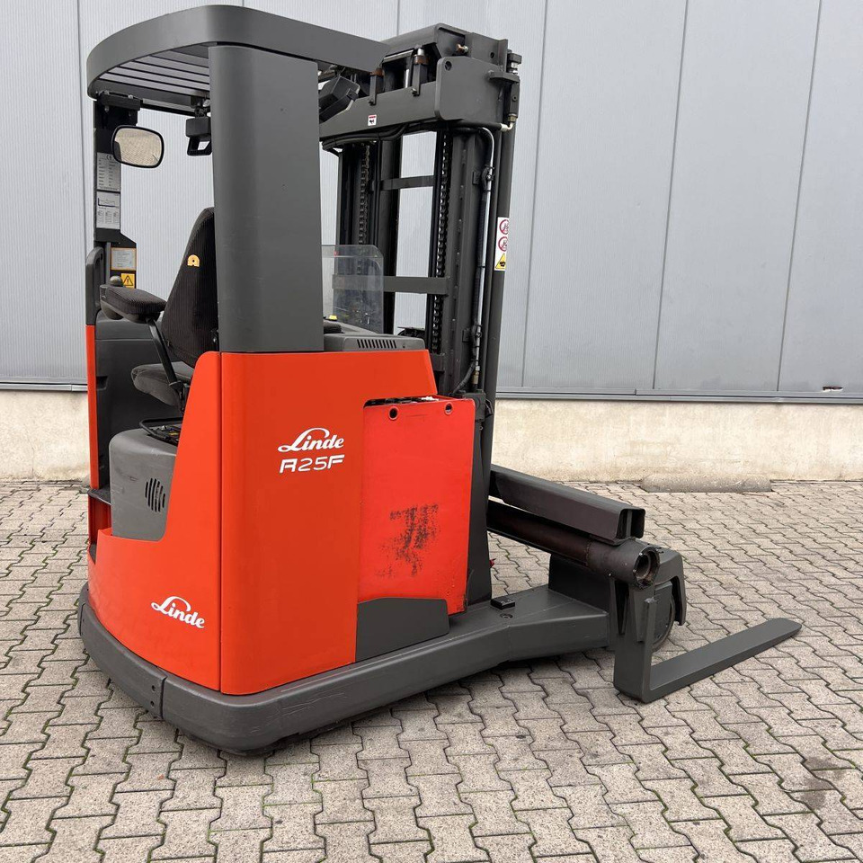 Linde R25F - شاحنة المناولة رباعية الاتجاهات: صور 1 Linde R25F - شاحنة المناولة رباعية الاتجاهات: صور 1