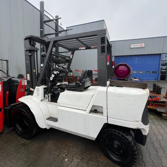 Mitsubishi FG40K - رافعة شوكية تعمل بالغاز: صور 1 Mitsubishi FG40K - رافعة شوكية تعمل بالغاز: صور 1