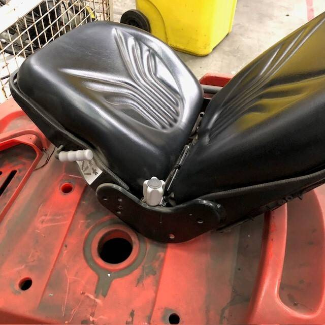 Seat for Linde P60, Series 126 - مقاعد السيارات - معدات المناولة: صور 5 Seat for Linde P60, Series 126 - مقاعد السيارات - معدات المناولة: صور 5