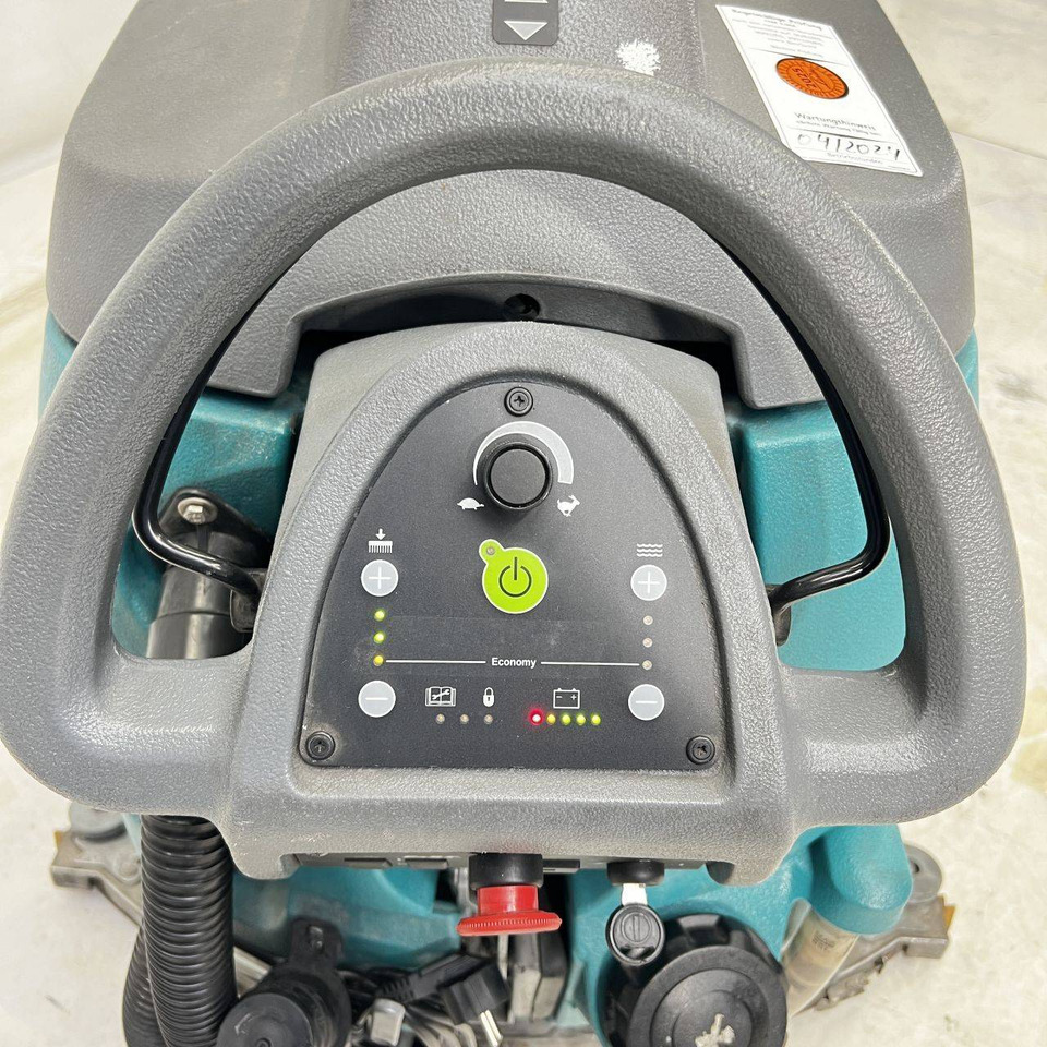 Tennant T5 - ماكينة فرك وتجفيف: صور 4 Tennant T5 - ماكينة فرك وتجفيف: صور 4