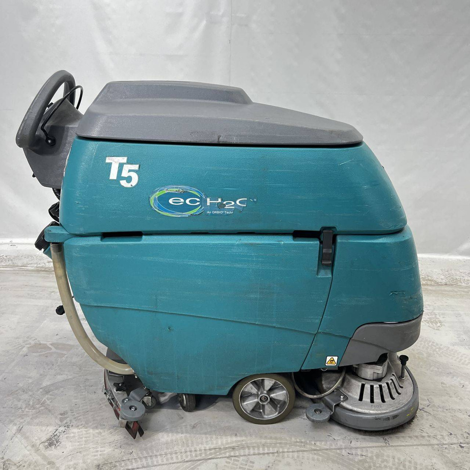 Tennant T5 - ماكينة فرك وتجفيف: صور 4 Tennant T5 - ماكينة فرك وتجفيف: صور 4
