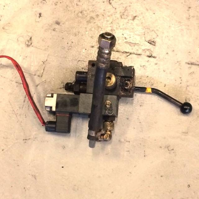 Valve Block for Jungheinrich ERC 12,5 - صمامات هيدروليكية - معدات المناولة: صور 1 Valve Block for Jungheinrich ERC 12,5 - صمامات هيدروليكية - معدات المناولة: صور 1