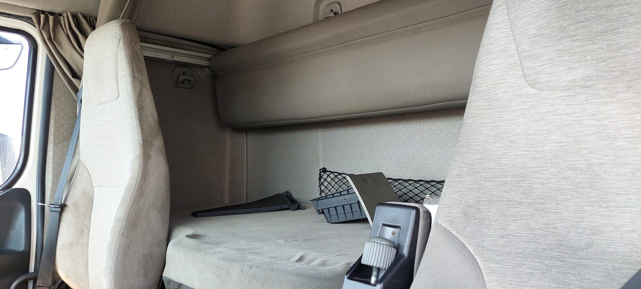 RENAULT PREMIUM 410 - شاحنة جرار: صور 4 RENAULT PREMIUM 410 - شاحنة جرار: صور 4