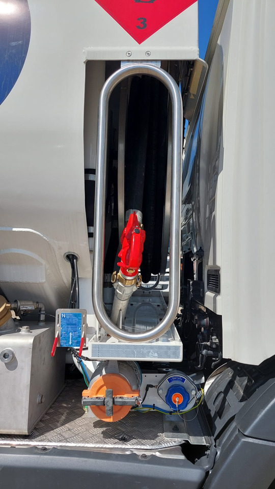 SCANIA P370 - شاحنة صهريج: صور 3 SCANIA P370 - شاحنة صهريج: صور 3