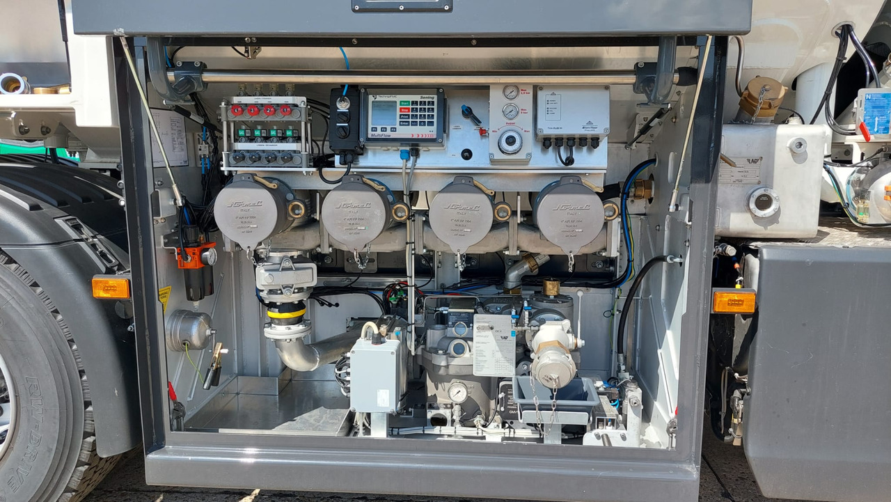 SCANIA P370 - شاحنة صهريج: صور 2 SCANIA P370 - شاحنة صهريج: صور 2