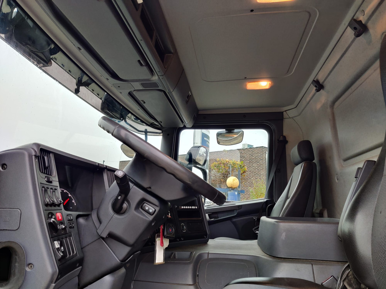 SCANIA P400 - شاحنة صهريج: صور 3 SCANIA P400 - شاحنة صهريج: صور 3