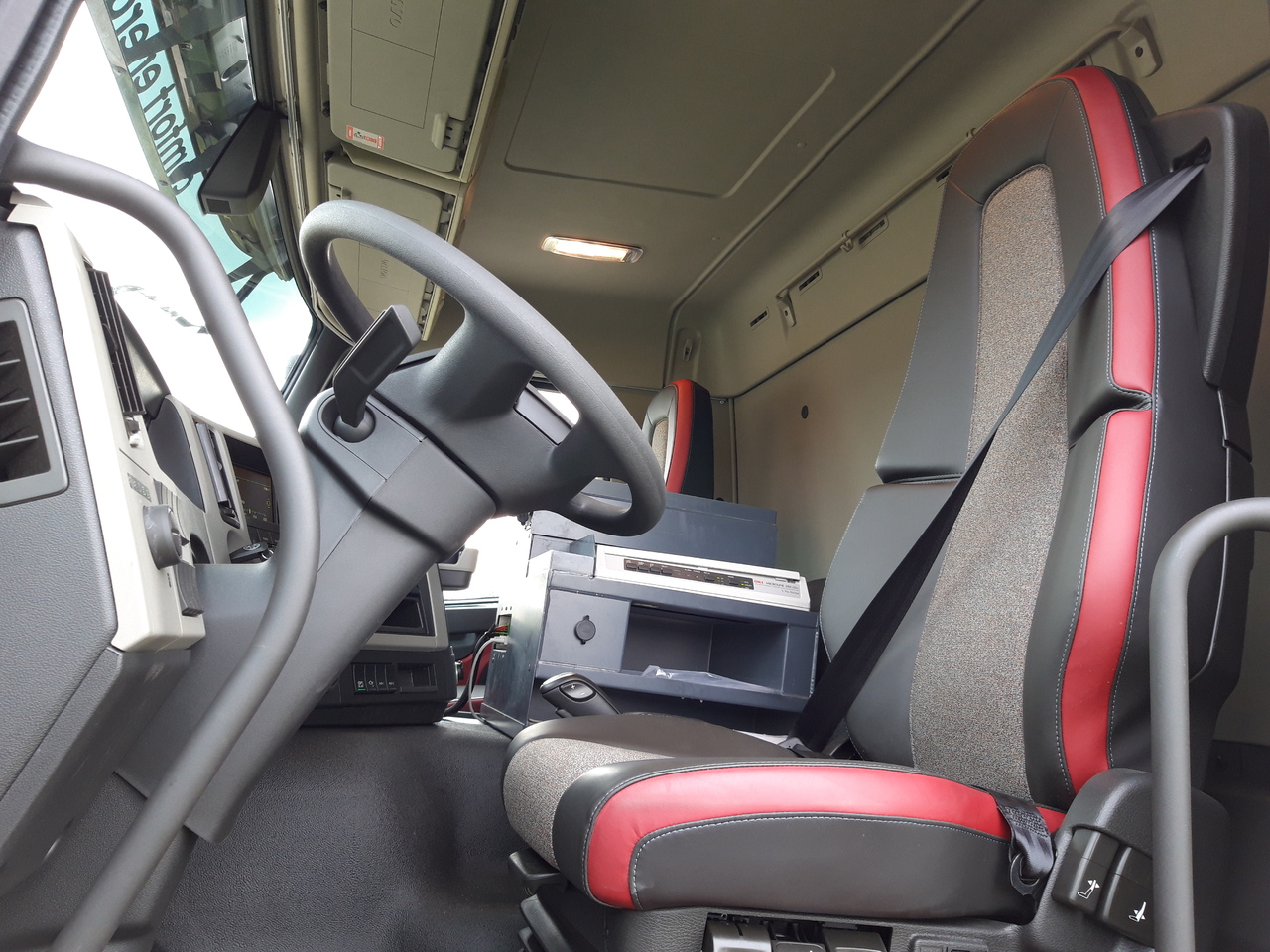 شاحنة صهريج VOLVO FM: صور 8 شاحنة صهريج VOLVO FM: صور 8