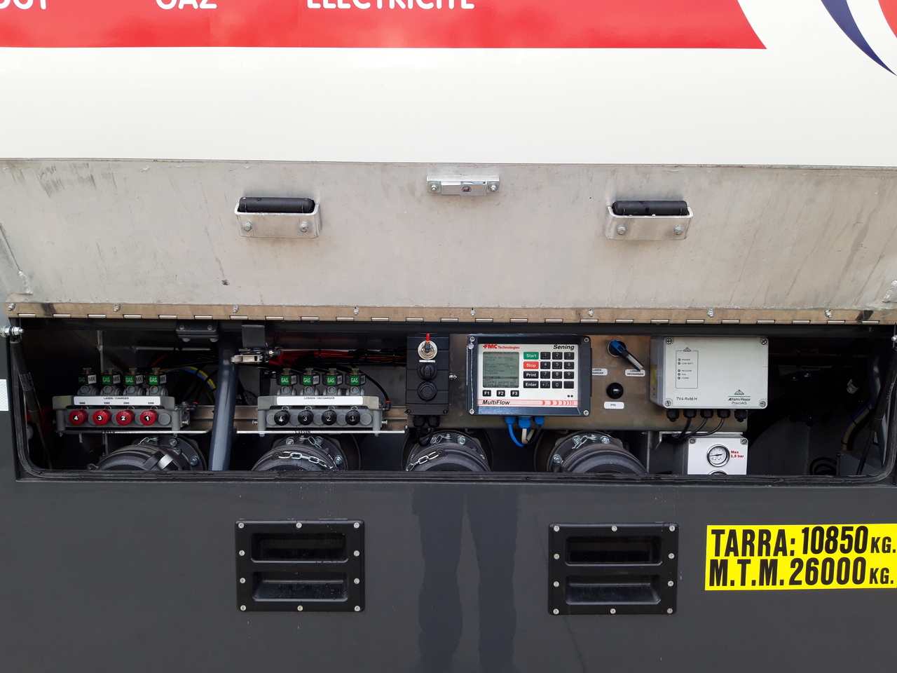 شاحنة صهريج VOLVO FM: صور 17 شاحنة صهريج VOLVO FM: صور 17