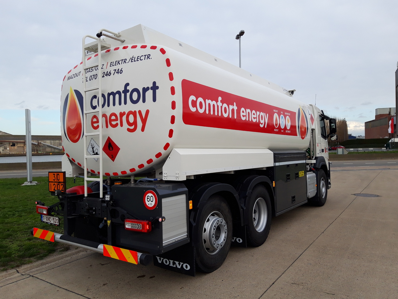 شاحنة صهريج VOLVO FM: صور 13 شاحنة صهريج VOLVO FM: صور 13