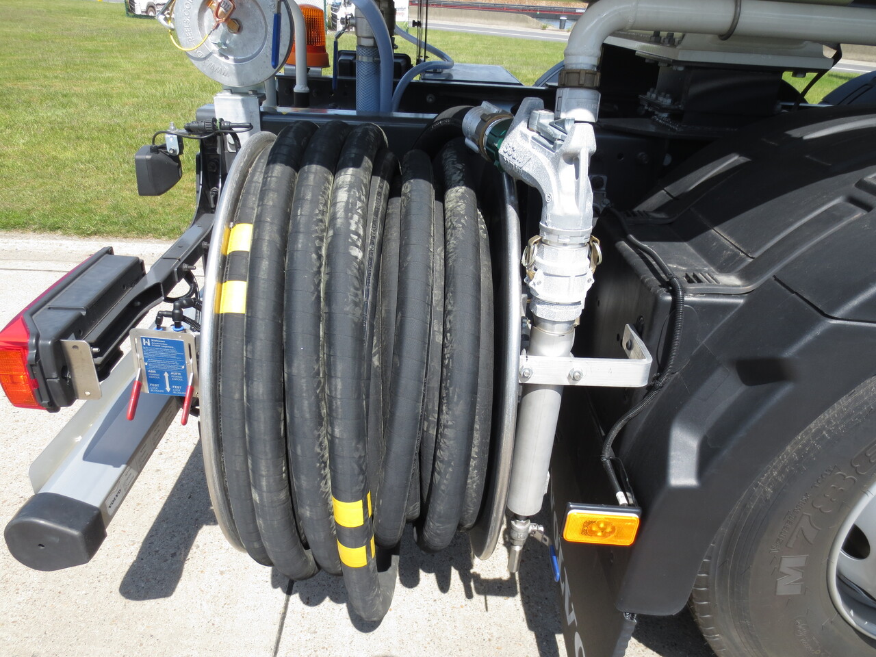 VOLVO FM - شاحنة صهريج: صور 3 VOLVO FM - شاحنة صهريج: صور 3