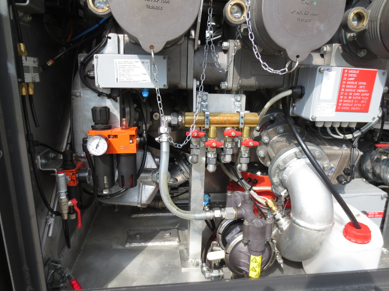 VOLVO FM - شاحنة صهريج: صور 5 VOLVO FM - شاحنة صهريج: صور 5