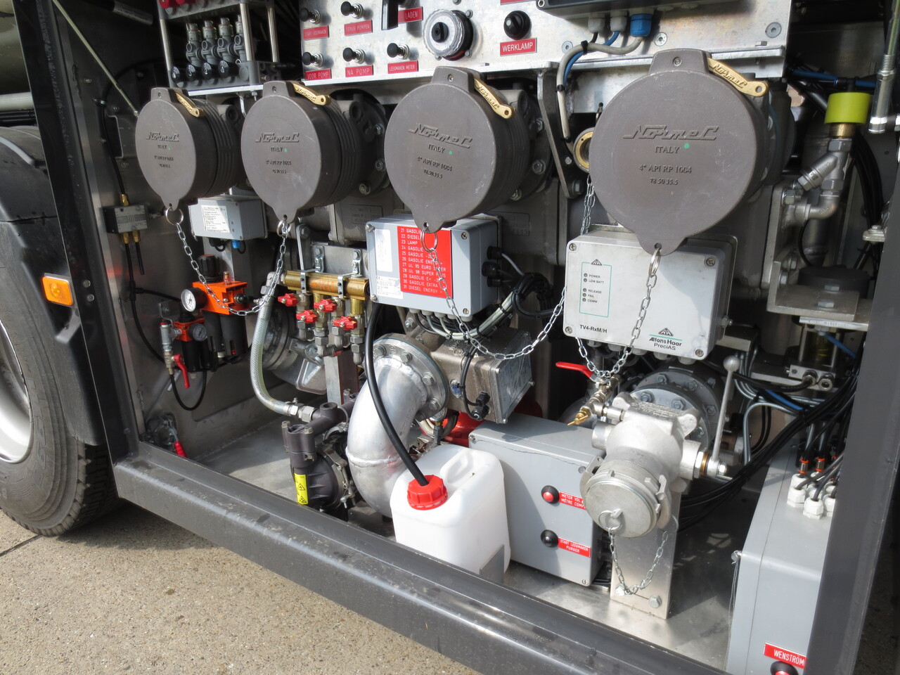 VOLVO FM - شاحنة صهريج: صور 4 VOLVO FM - شاحنة صهريج: صور 4