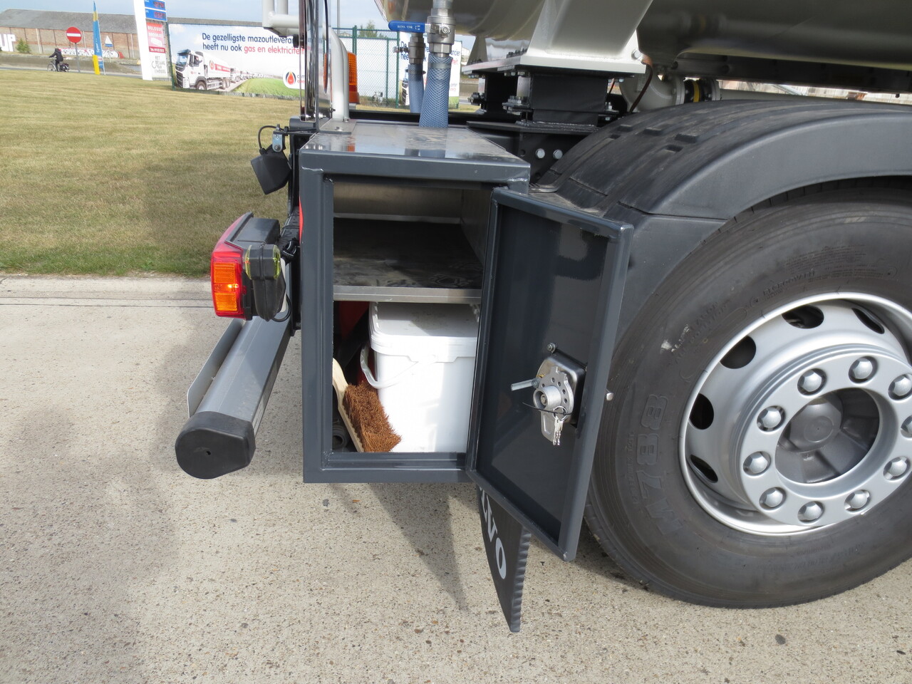 Volvo FM - شاحنة صهريج: صور 4 Volvo FM - شاحنة صهريج: صور 4